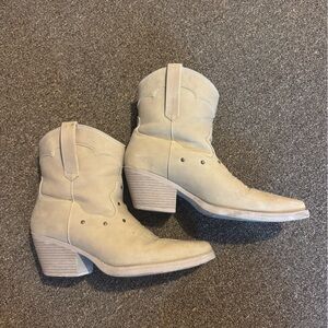 Kohl's Cream Cowboy Boots